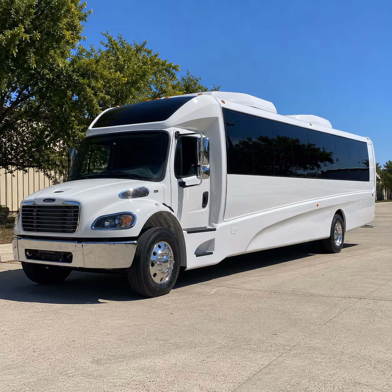 lansing 28 passenger minibus