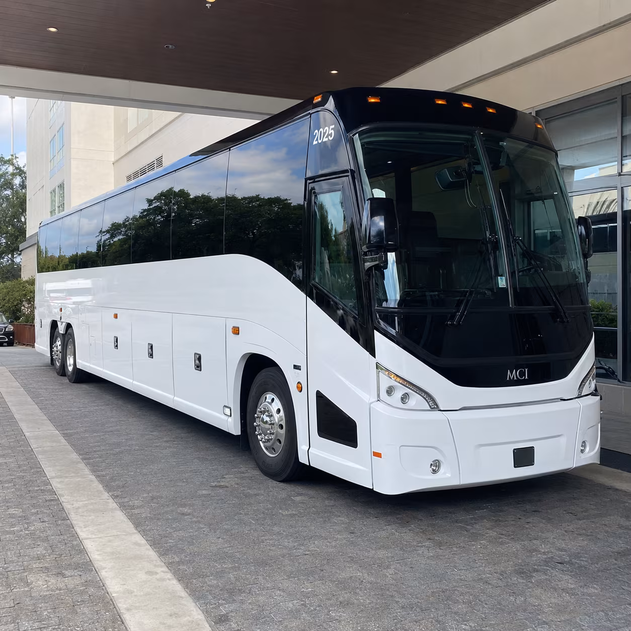 lansing 54 passenger charter bus