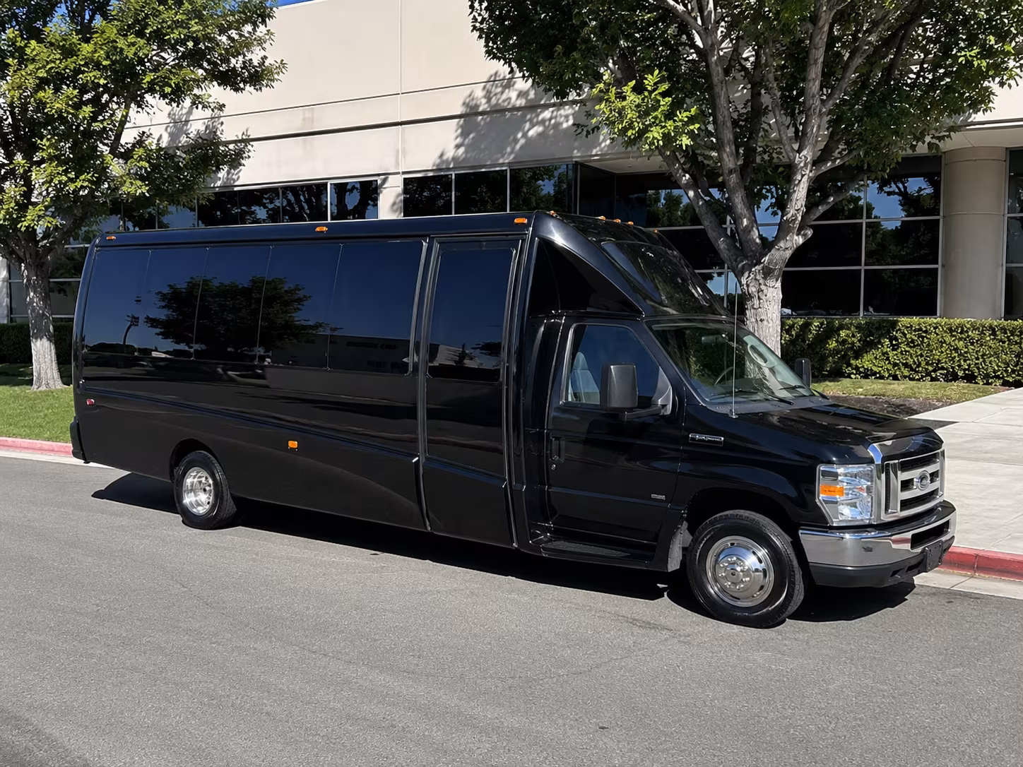 party buses for tailgates and pregame bar crawls in lansing
